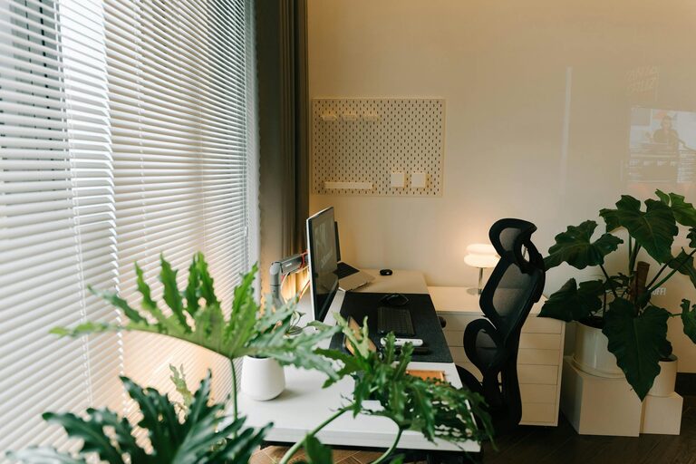 How to Create a Cozy and Productive Home Office Space